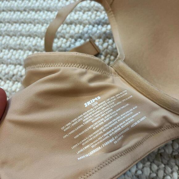 SKIMS Nude Bra - Picture 5 of 5